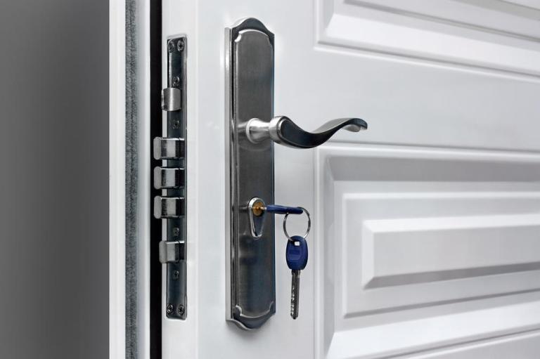La porte PVC est-elle idéale pour votre maison à Lons-le-Saunier ?